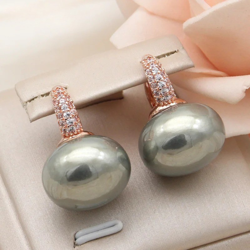 Round Pan Large Pearl Earrings