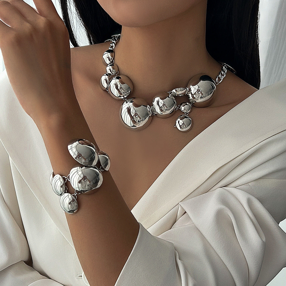 Round Pendant Necklace & Bangle Set