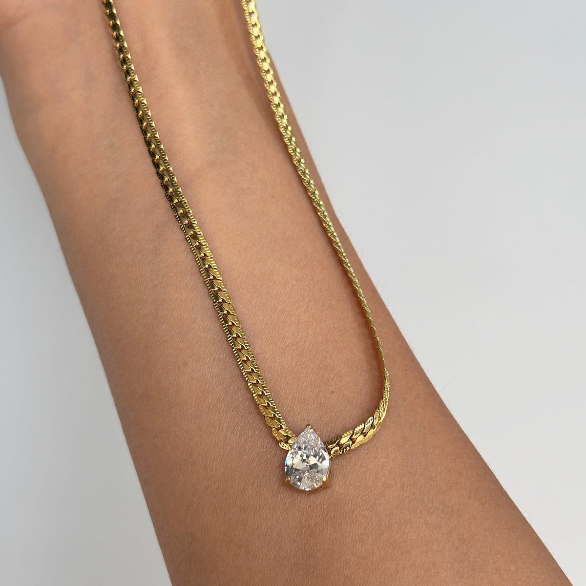 Gold Waterdrop Pendant Necklace