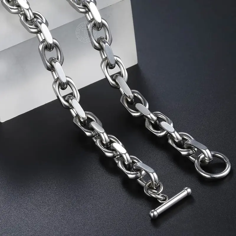 Cable Chain Toggle Necklace