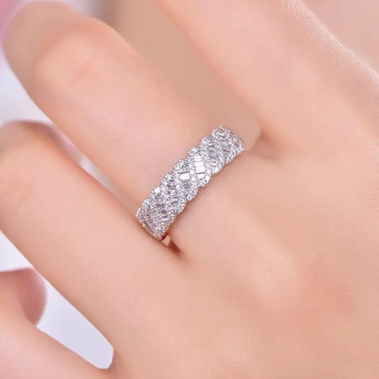 Shiny Twist Zirconia Ring