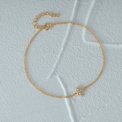 Dainty Pointed Star Bracelet