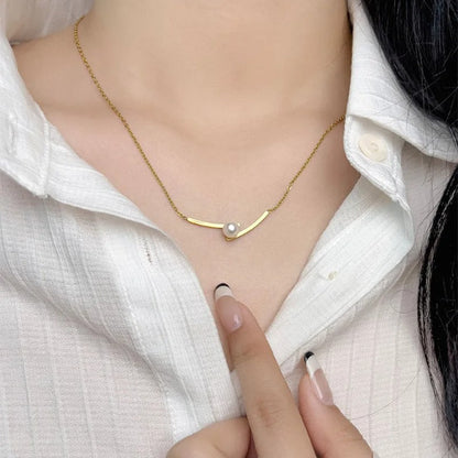 Balancing Pearl Necklace