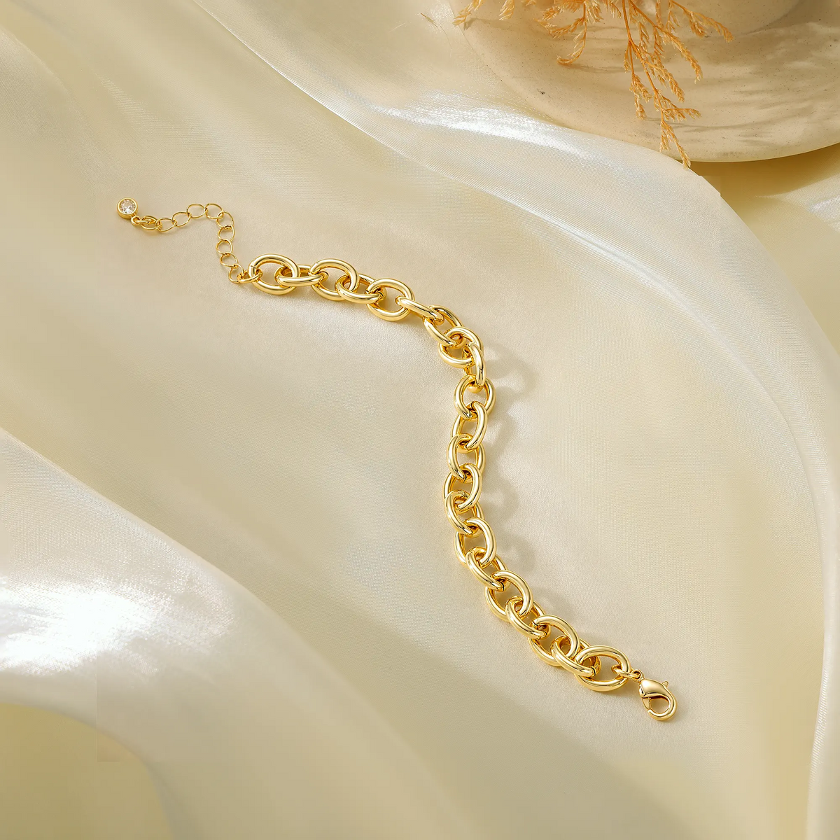 Minimal O Link Bracelet